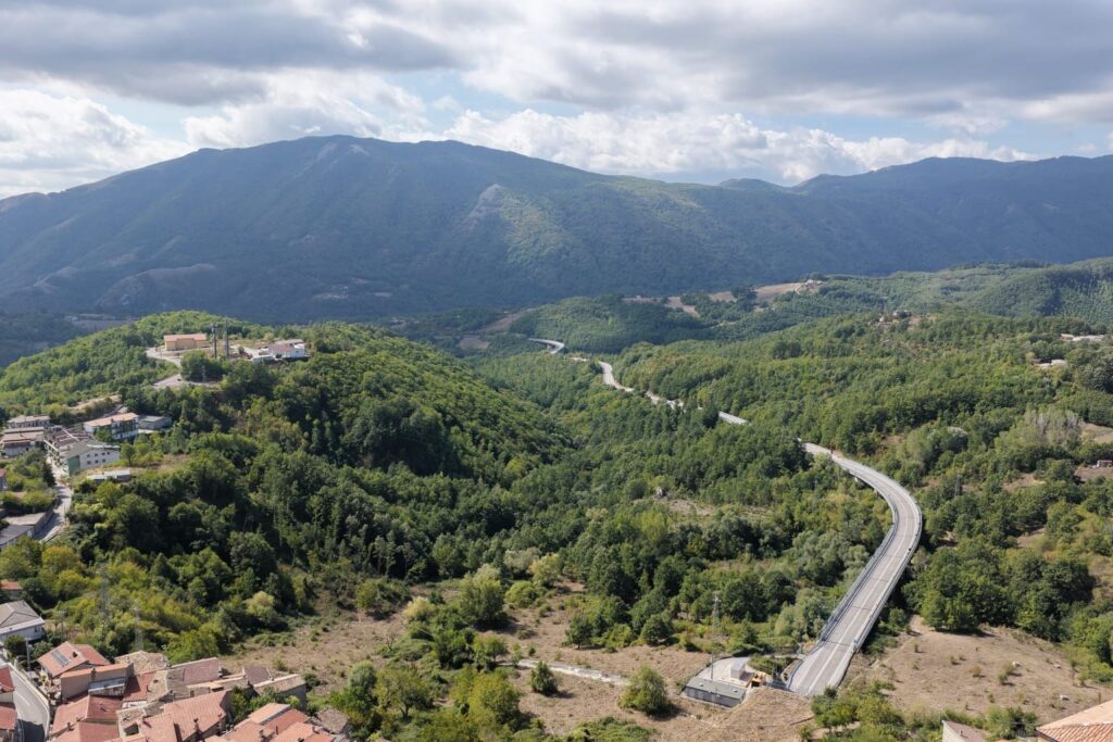 I boschi e le montagne intorno a Castelgrande