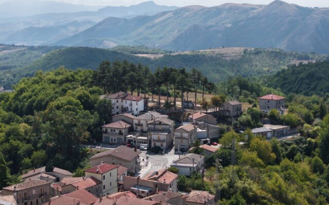 Illustrazione: panorama borgo